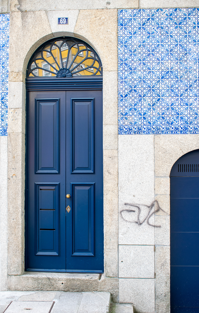 Picture of a blue door
